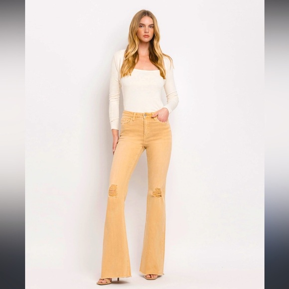 Vervet size 28 light mustard flare jeans in like-new condition 34 inseam - Picture 1 of 5
